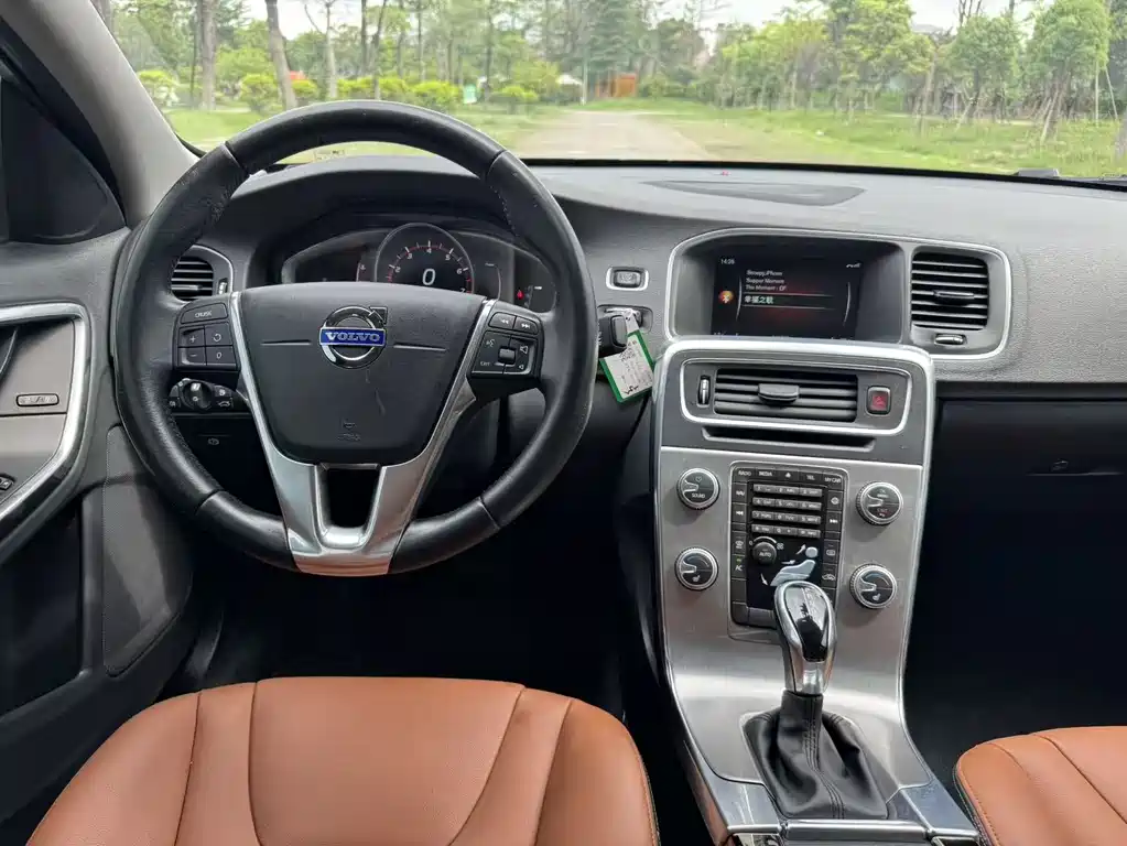 Volvo S60 2016 — фото 14