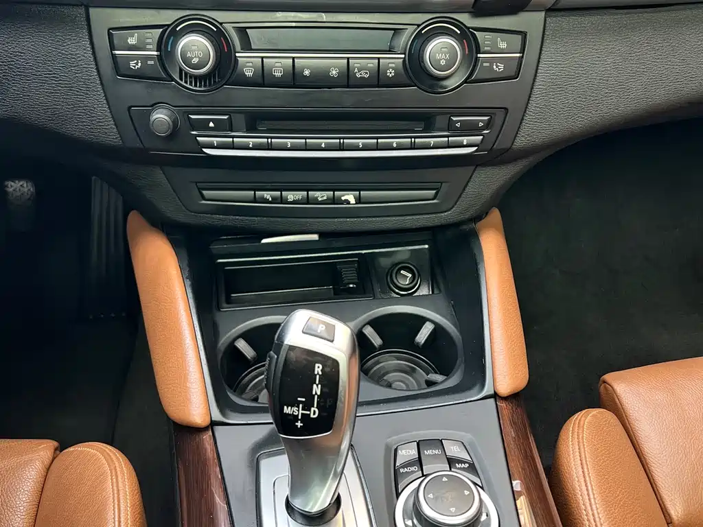 BMW X6 2012 — фото 16