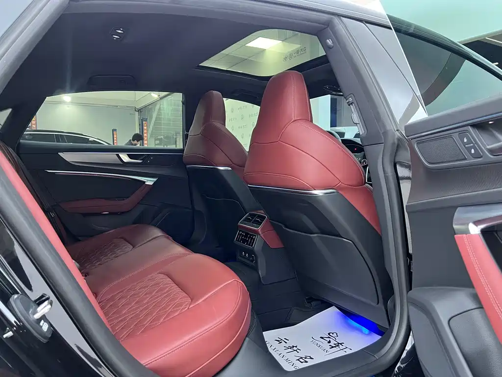 Audi A7L 2025 — фото 10