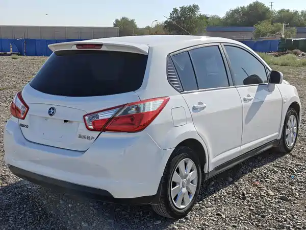 Venucia R50 2016