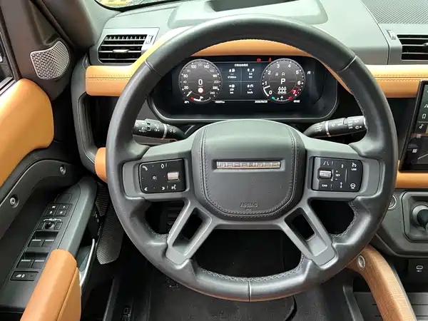 Land Rover Defender 2023