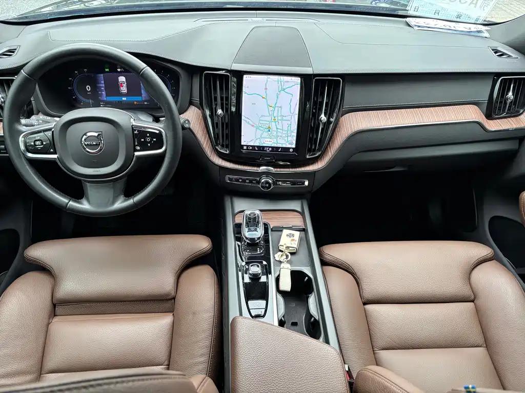 Volvo XC60 2021 — фото 9