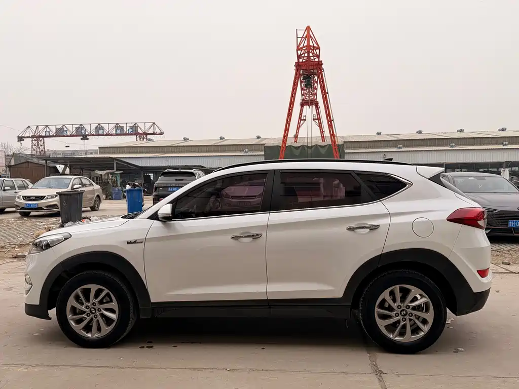 Hyundai Tucson 2017 — фото 8
