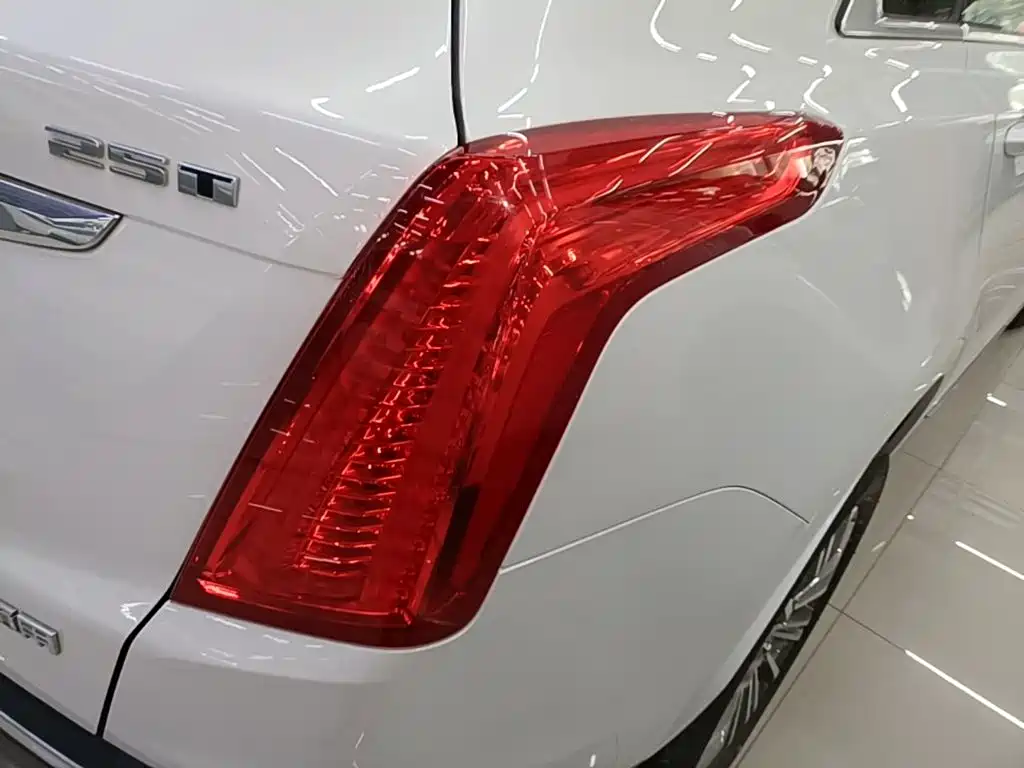 Cadillac XT5 2019 — фото 8