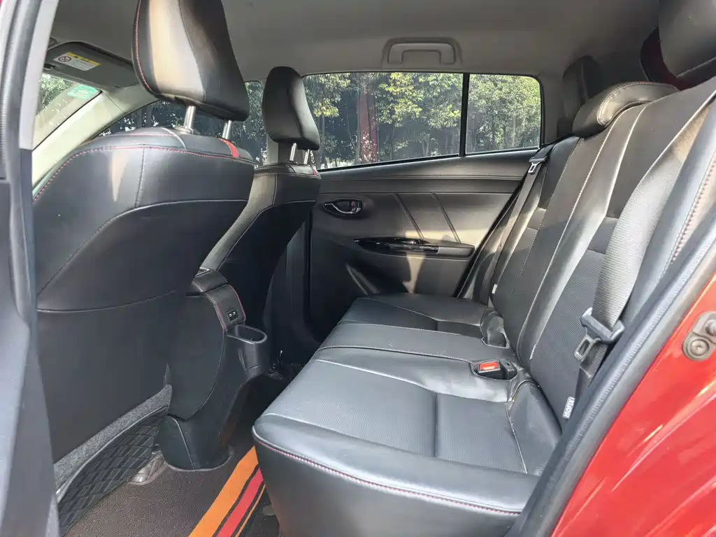 Toyota Yaris L 2022 — фото 10