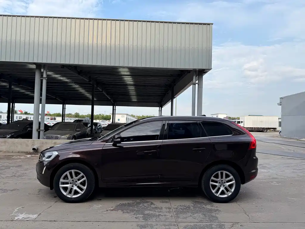 Volvo XC60 2017 — фото 12