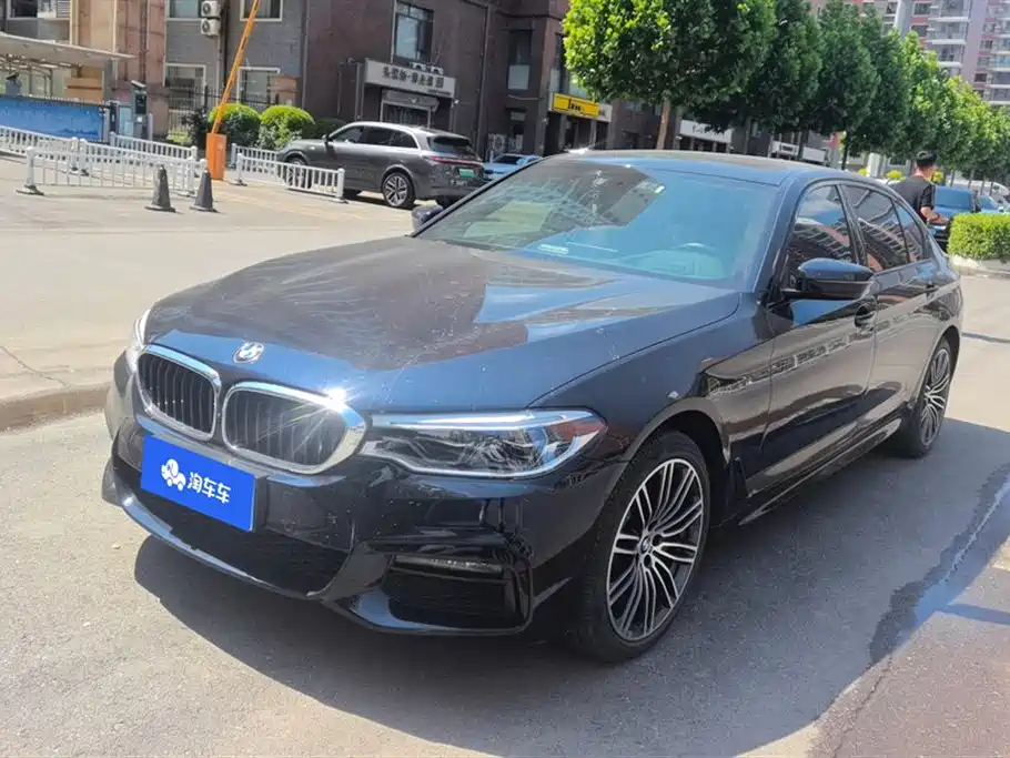 BMW 5 Series 2019 — фото 1