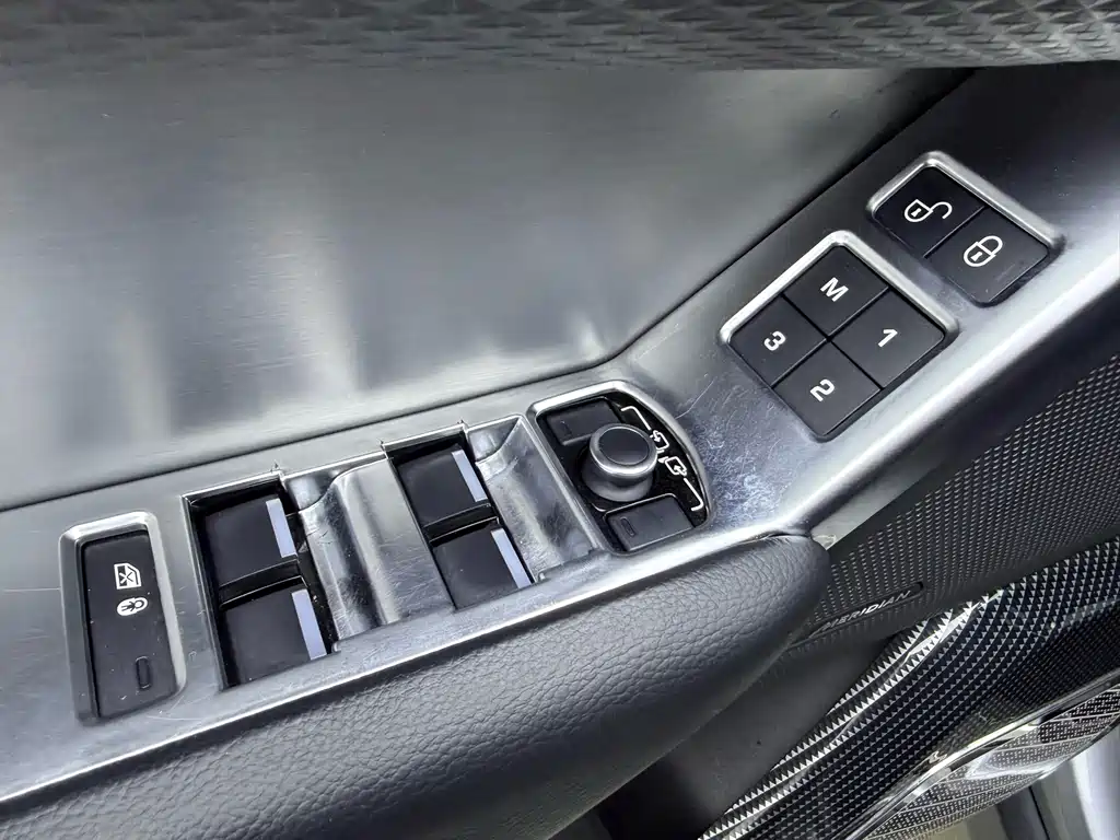 Land Rover Range Rover Velar 2020 — фото 27