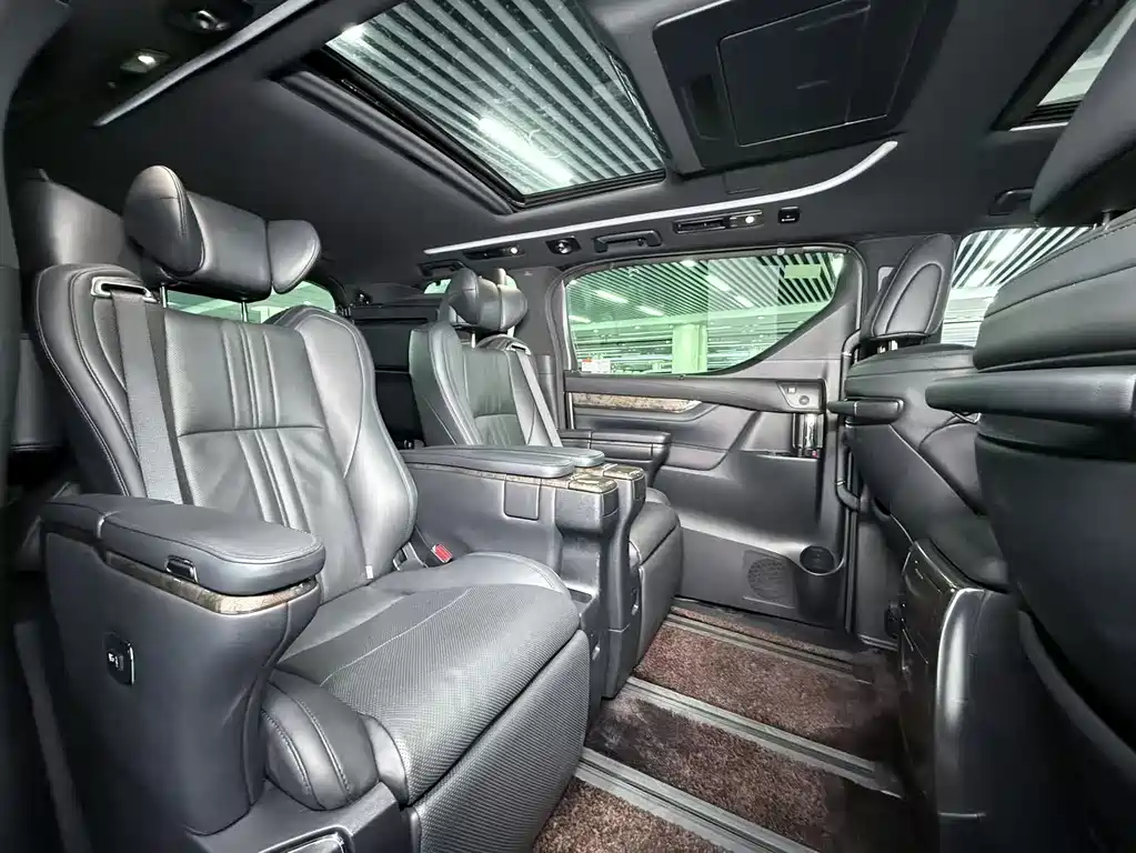 Toyota Vellfire 2022 — фото 14