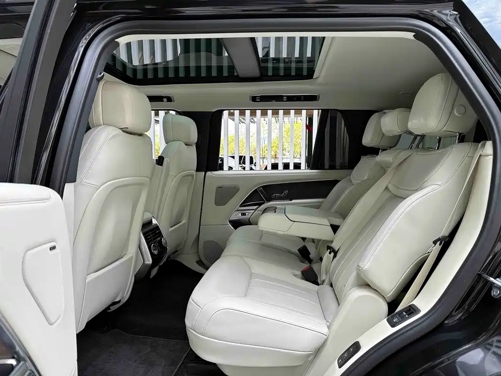 Land Rover Range Rover 2024 — фото 12