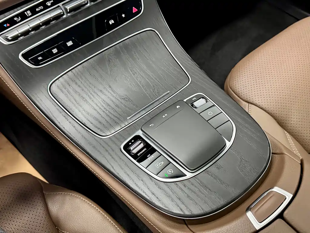 Mercedes-Benz E-Class 2023 — фото 42