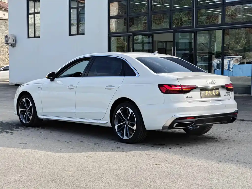 Audi A4L 2023 — фото 14