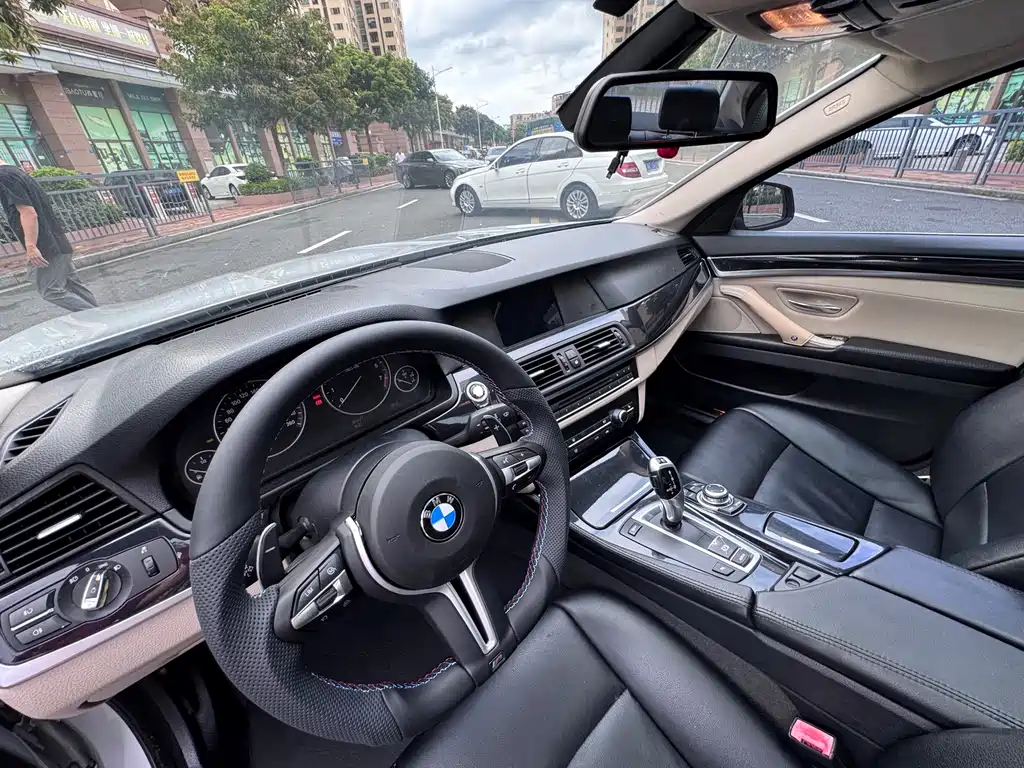 BMW 5 Series 2012 — фото 15