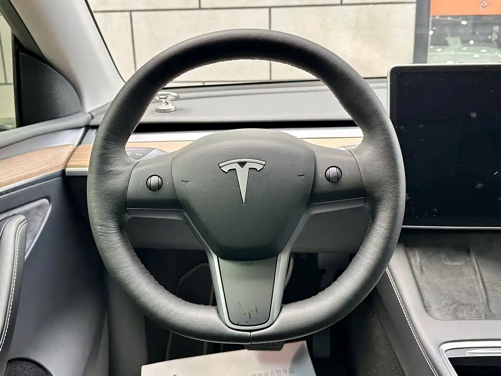 Tesla Model Y 2022 — фото 3