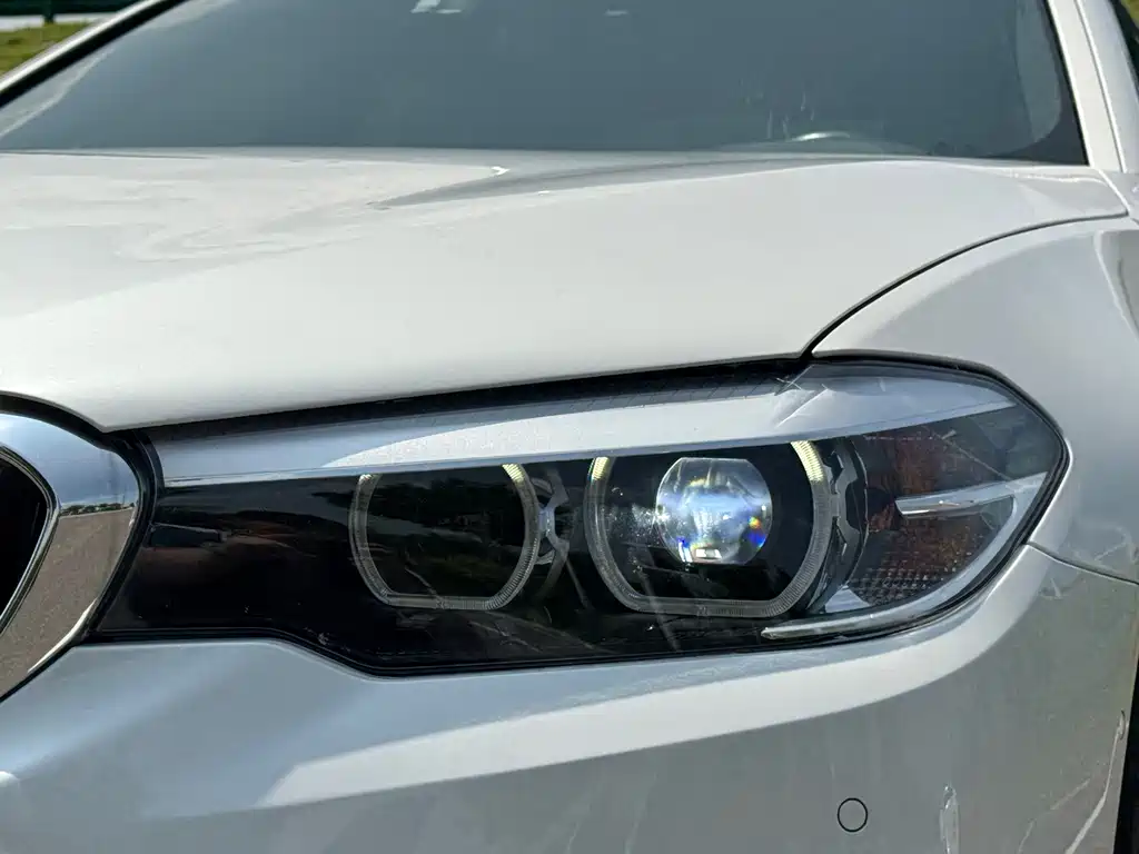 BMW 5 Series 2019 — фото 15