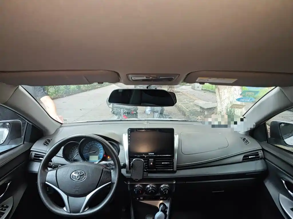 Toyota Yaris L 2016 — фото 13