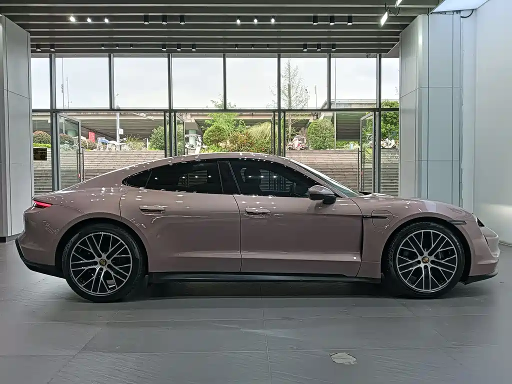 Porsche Taycan 2024