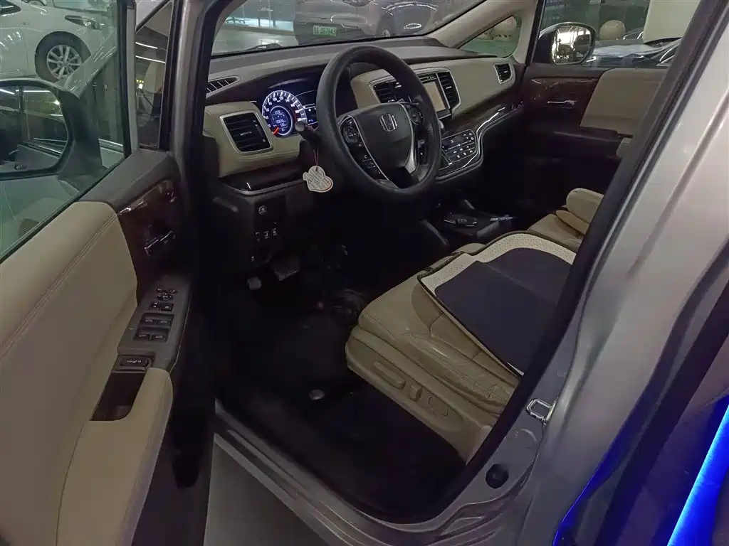 Honda Odyssey 2015 — фото 12