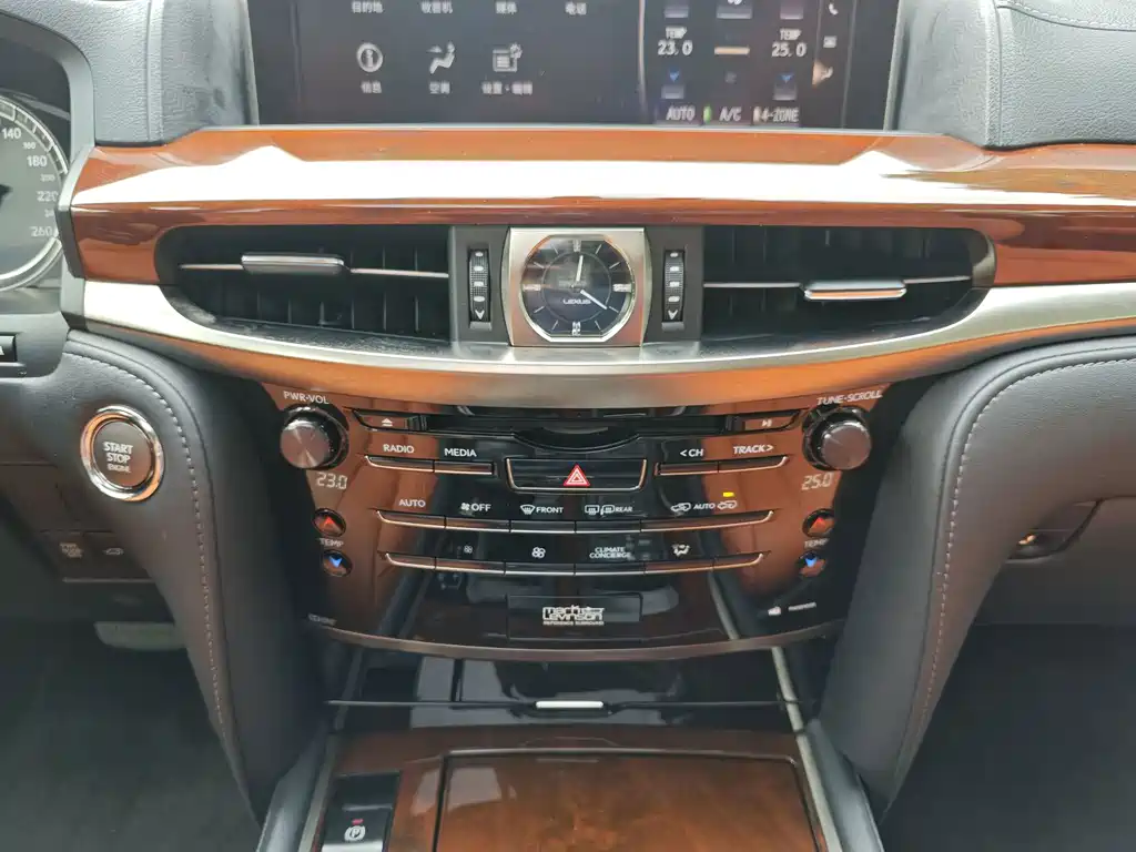 Lexus LX 2016 — фото 14