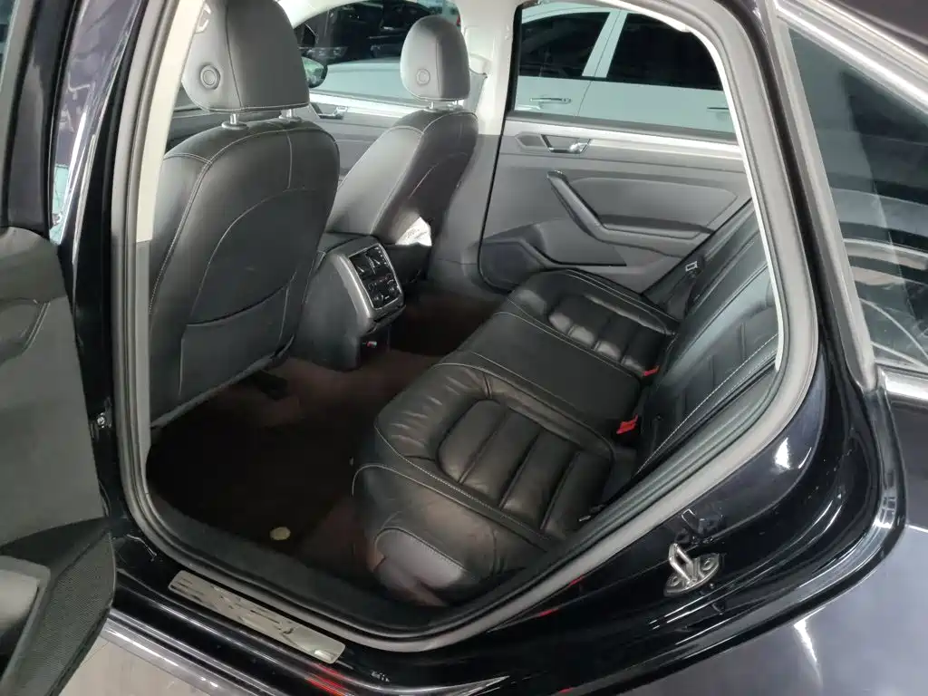 Volkswagen Passat 2019 — фото 16