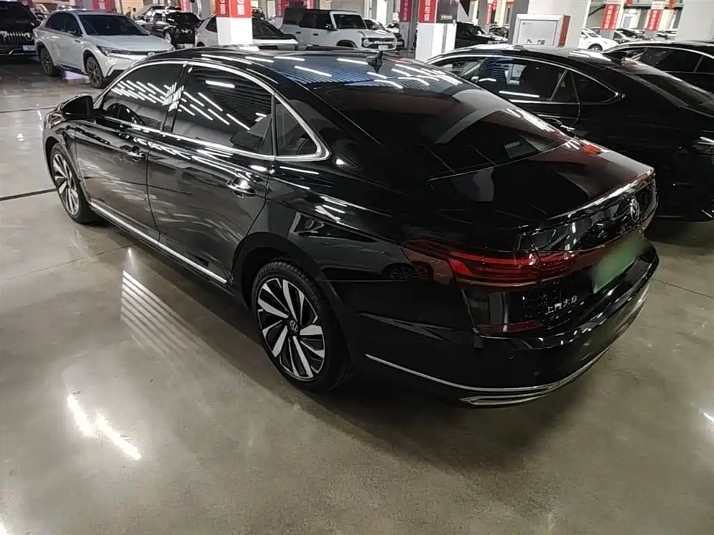 Volkswagen Passat 2022 — фото 23