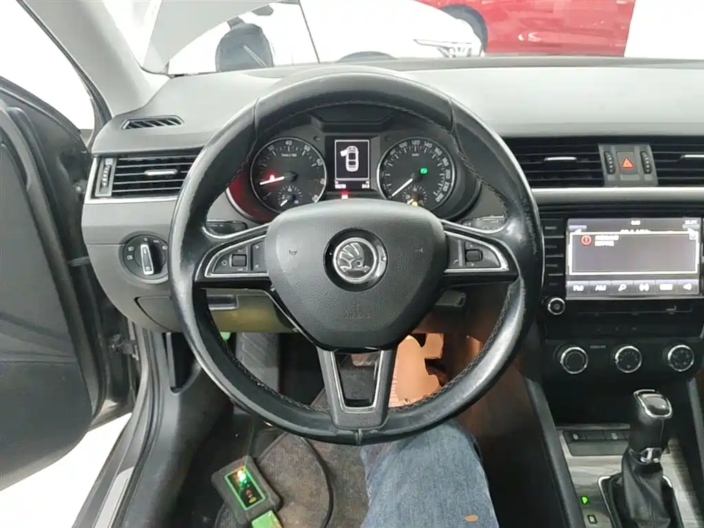 Skoda Octavia 2017 — фото 11