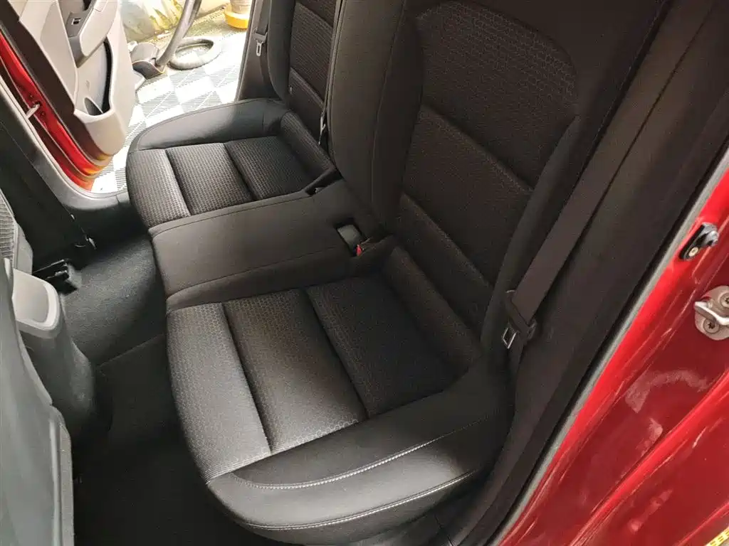 Hyundai Elantra 2018 — фото 17