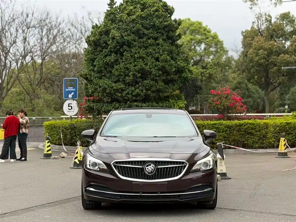 Buick LaCrosse 2017 — фото 2