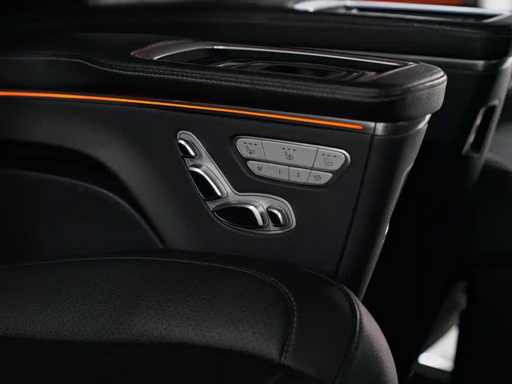 Mercedes-Benz V-Class 2021 — фото 16