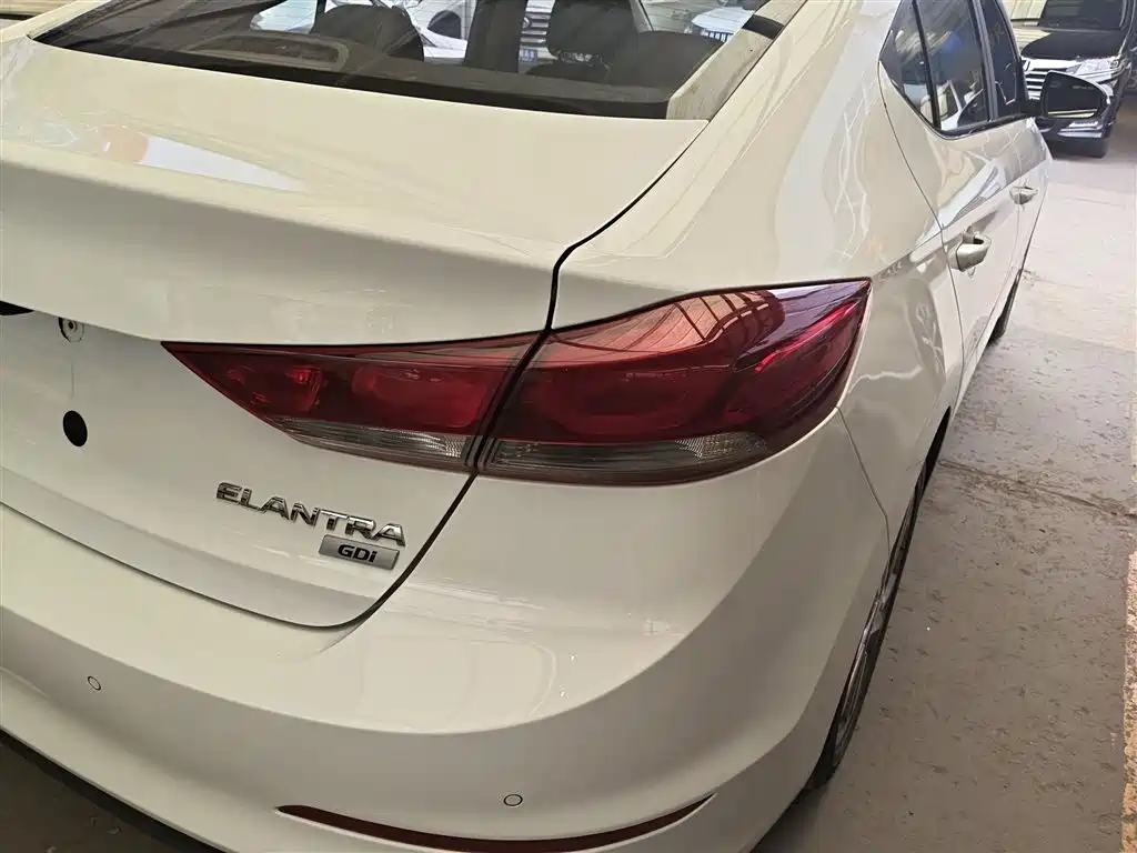 Hyundai Elantra 2017 — фото 8