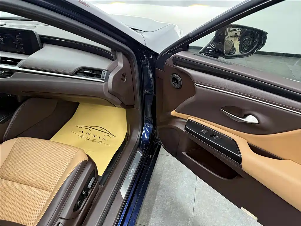 Lexus ES 2020 — фото 11
