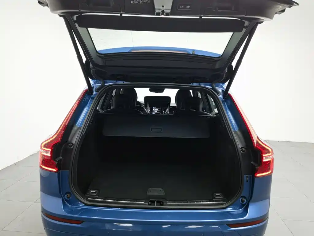 Volvo XC60 2021 — фото 16