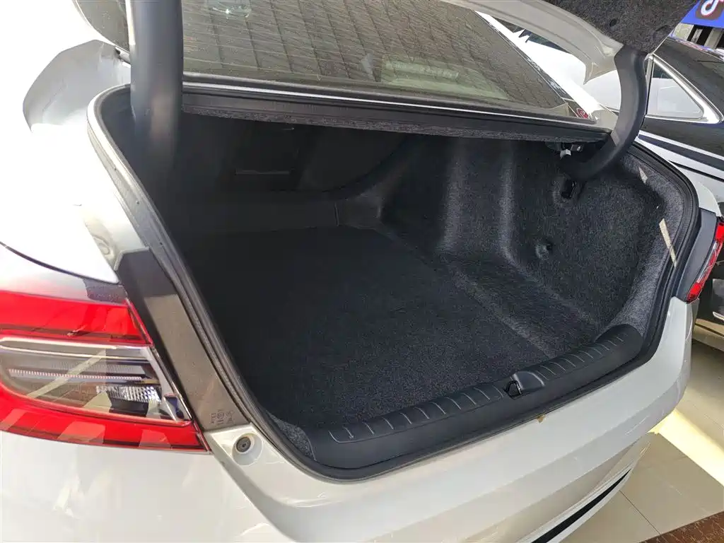 Honda Accord 2022 — фото 19