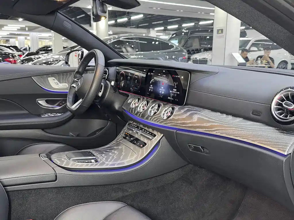 Mercedes-Benz E-Class 2022 — фото 15