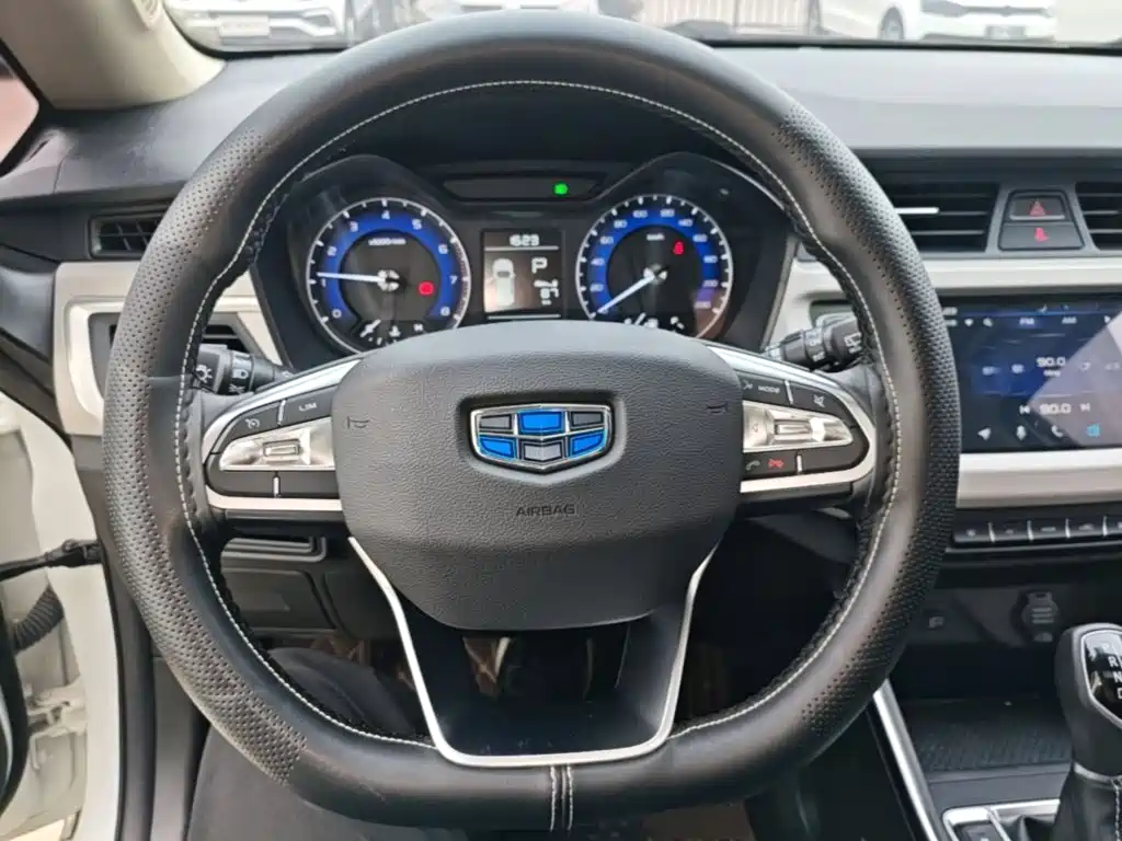 Geely Vision X3 2021 — фото 11