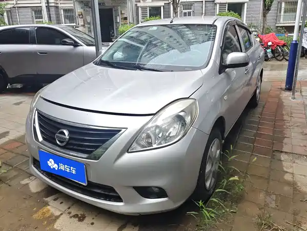 Nissan Sunny 2012