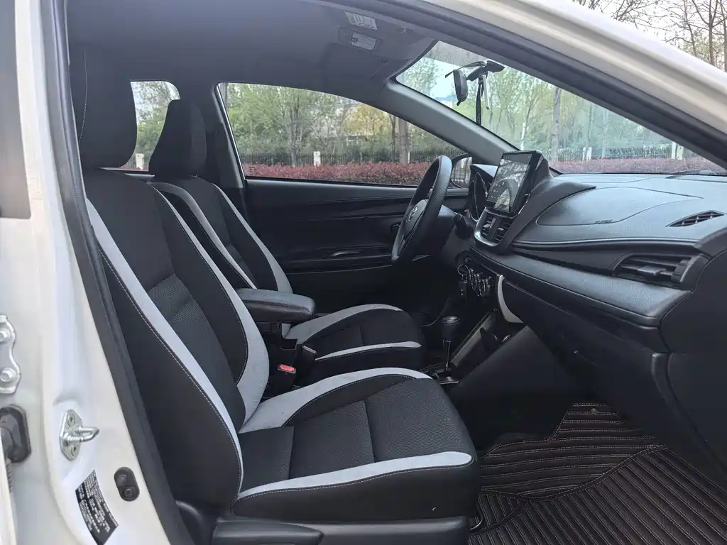 Toyota Yaris L 2021