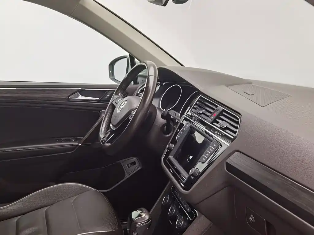 Volkswagen Tiguan L 2017 — фото 22