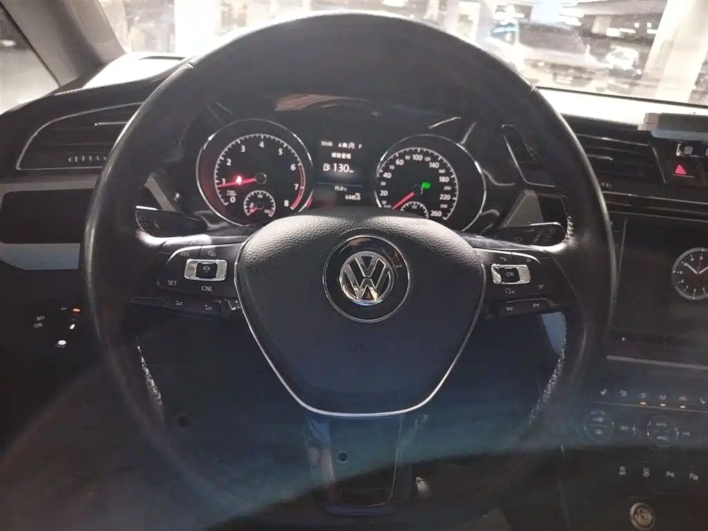 Volkswagen Touran 2017 — фото 11