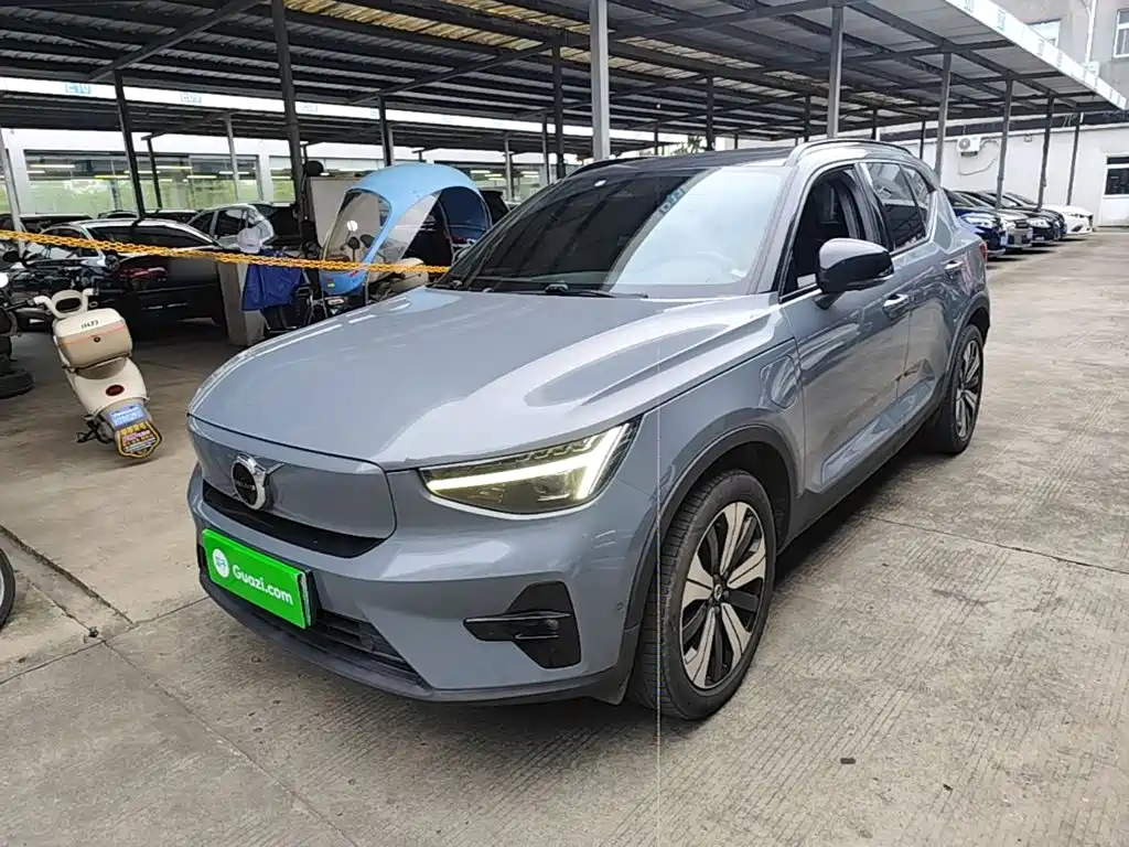 Volvo XC40 New Energy 2022 — фото 1
