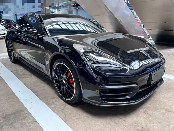 Porsche Panamera 2023