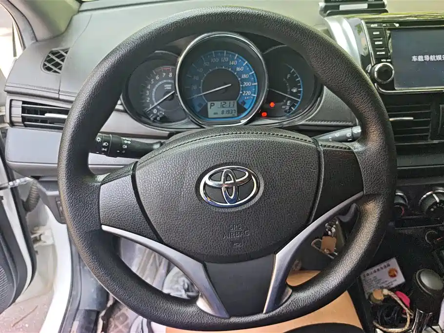 Toyota Yaris L 2015 — фото 15