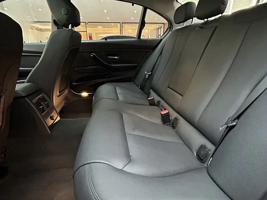 BMW 3 Series 2016 — фото 16