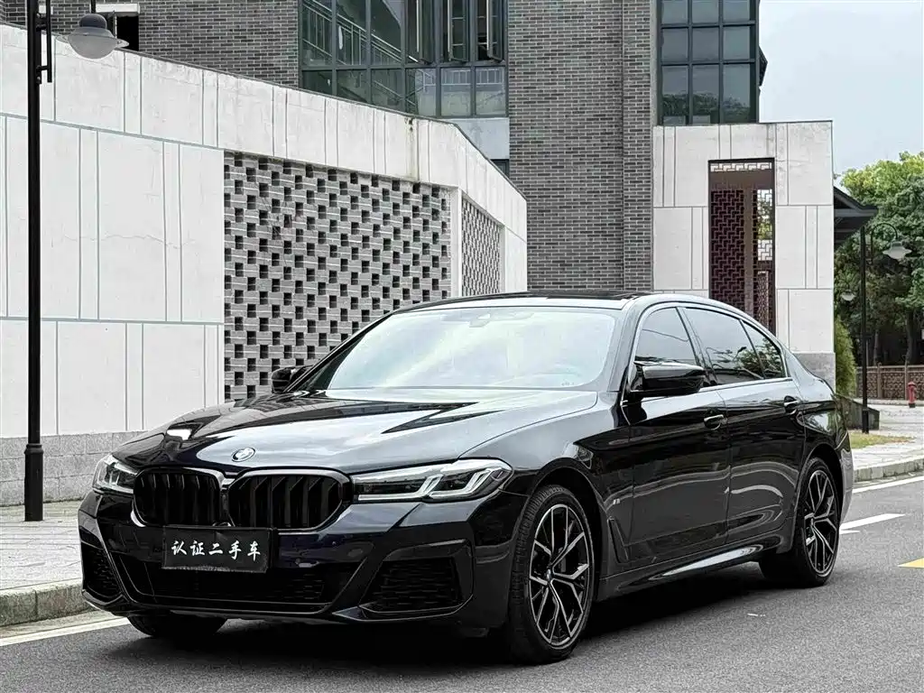 BMW 5 Series 2021 — фото 13