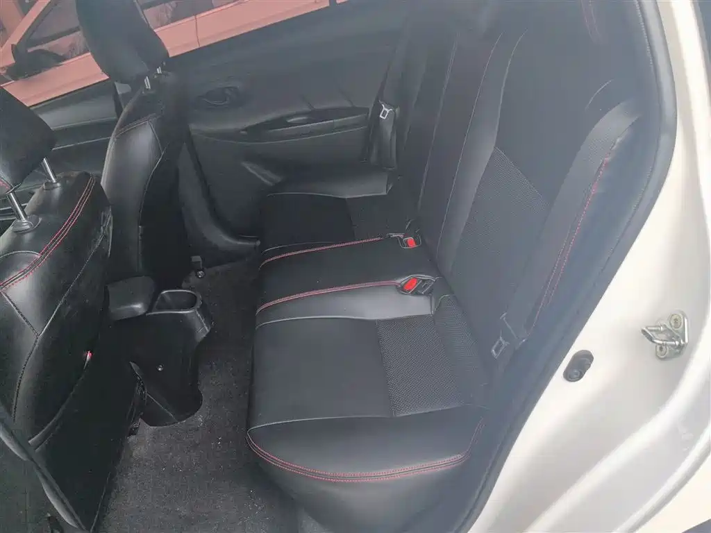 Toyota Yaris L 2021 — фото 17