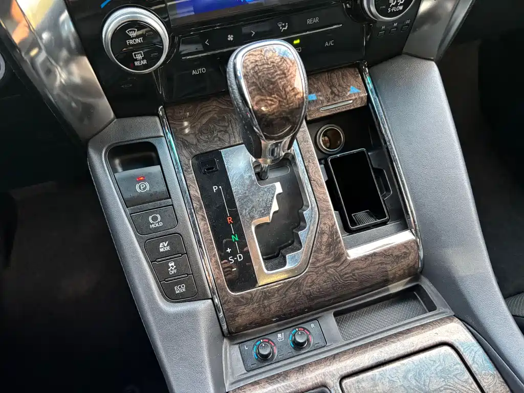 Toyota Vellfire 2019 — фото 17