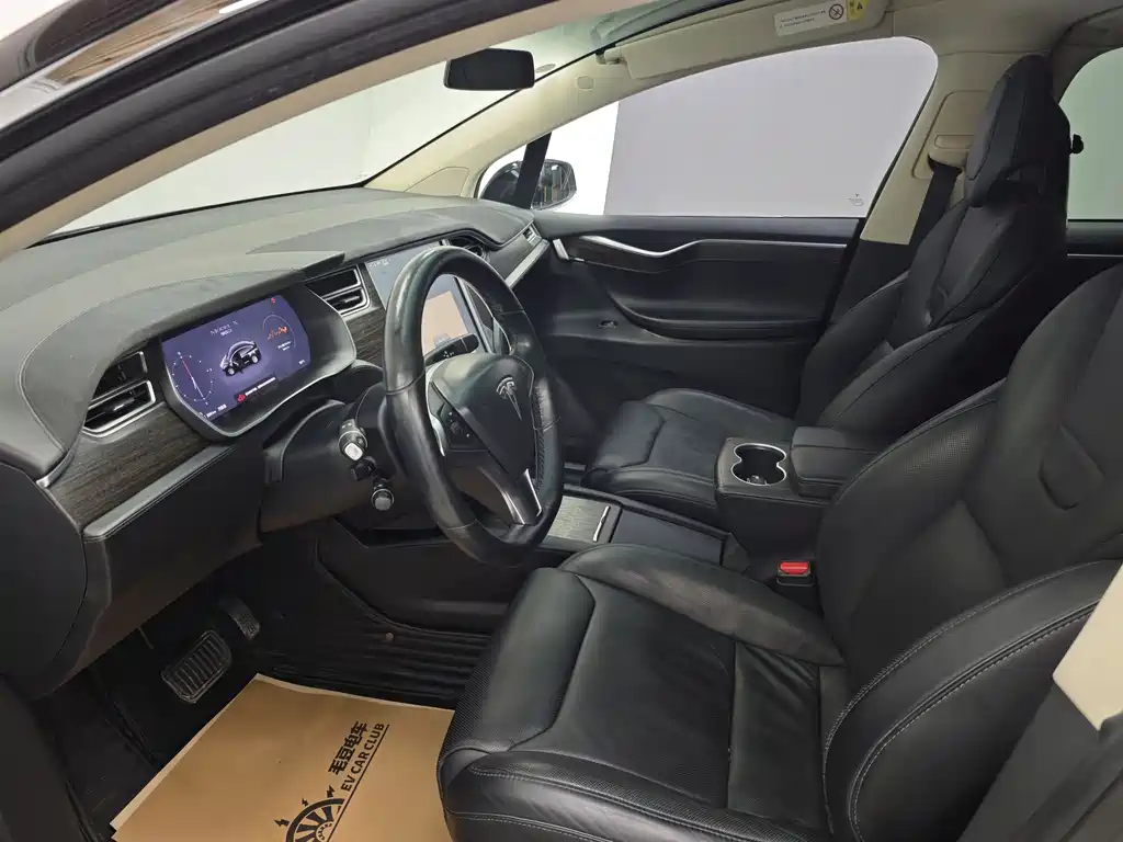 Tesla Model X 2016 — фото 11