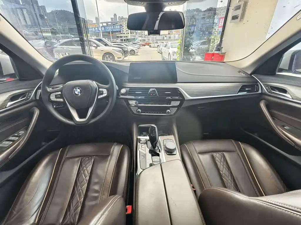 BMW 5 Series New Energy 2019 — фото 13