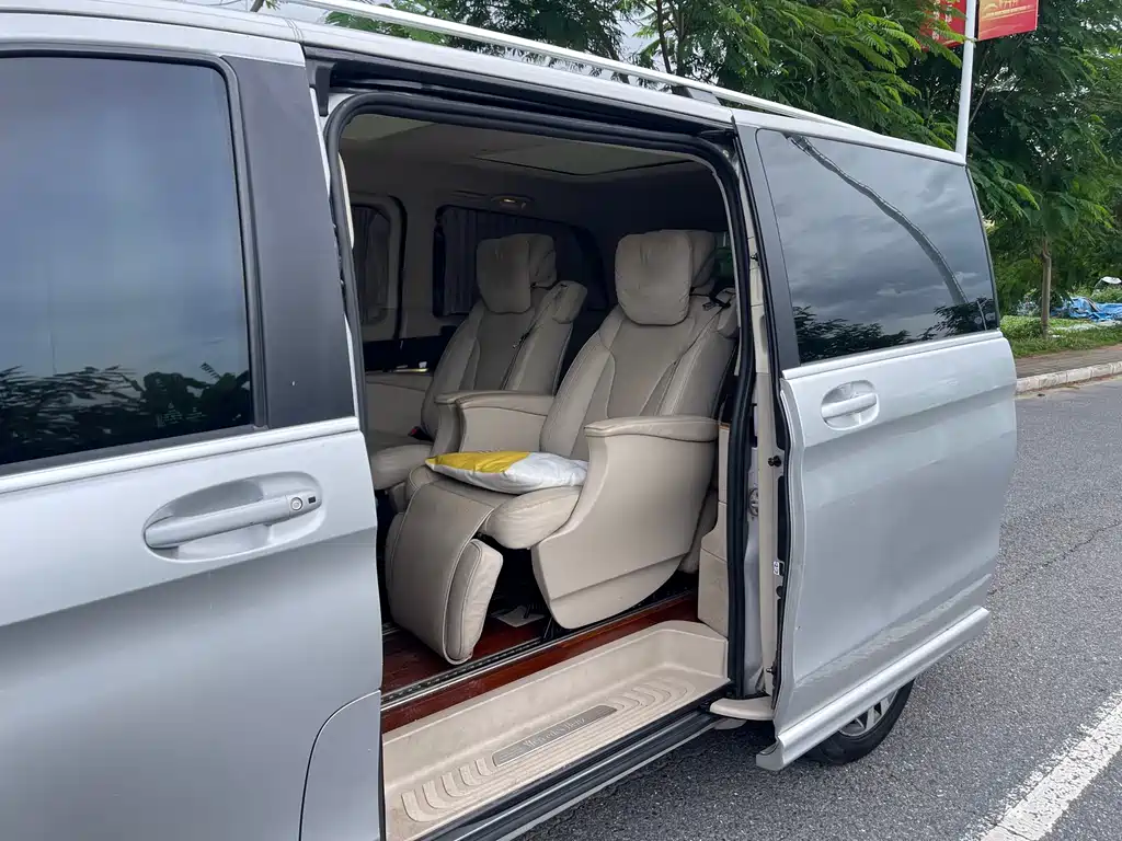 Mercedes-Benz V-Class 2017 — фото 25