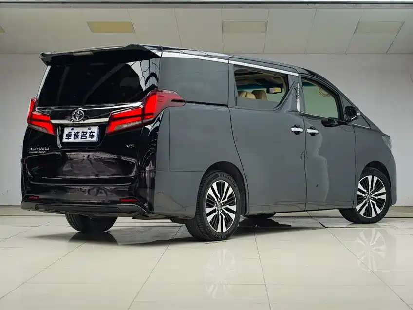 Toyota Alphard 2018 — фото 19